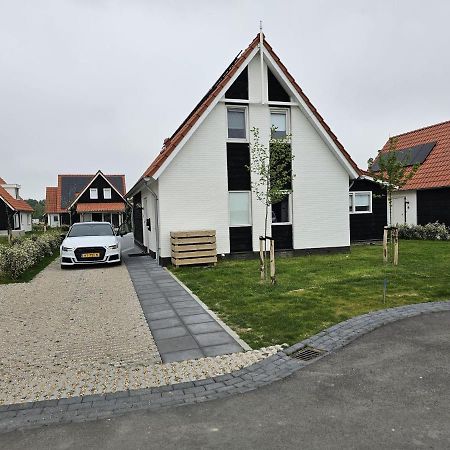 Holiday Home In Scherpenisse With Bubble Bath Eksteriør billede