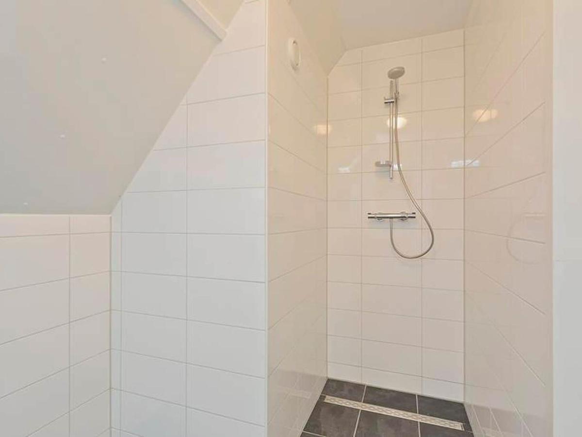 Holiday Home In Scherpenisse With Bubble Bath Eksteriør billede